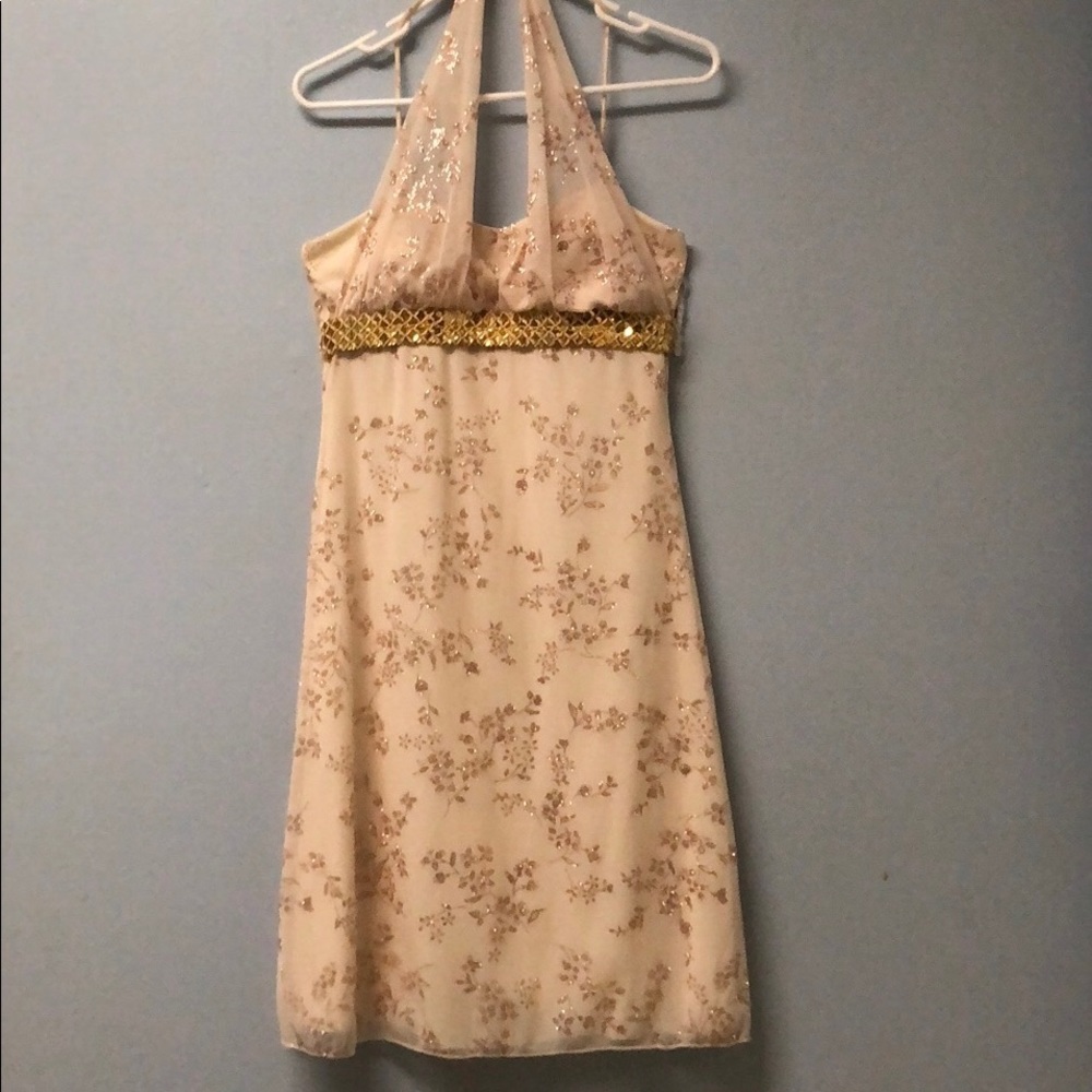 Beautiful formal dress by Entrancy